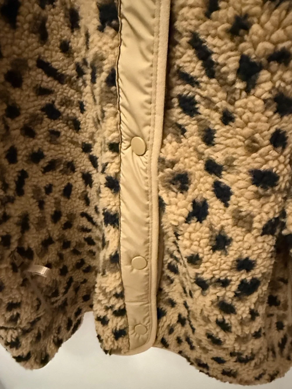 Fabletics new women’s Tan and Black Leopard Sherpa Puffer Jacket - Picture 3 of 4